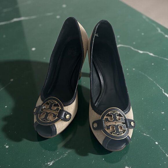 TORY BURCH Beige Black Logo Wedges Sandals Size 6.5 - Picture 1 of 10